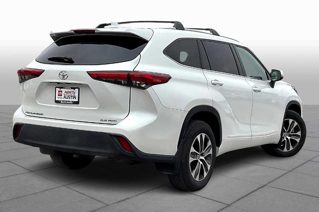 used 2022 Toyota Highlander car, priced at $34,304