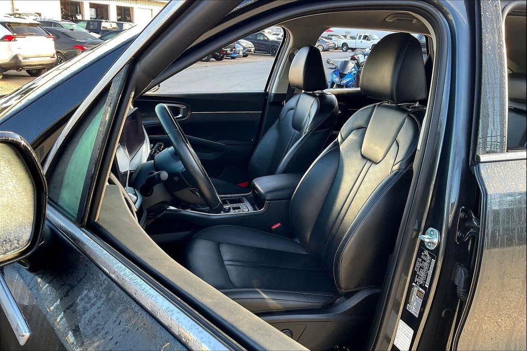 used 2024 Kia Sorento car, priced at $27,438