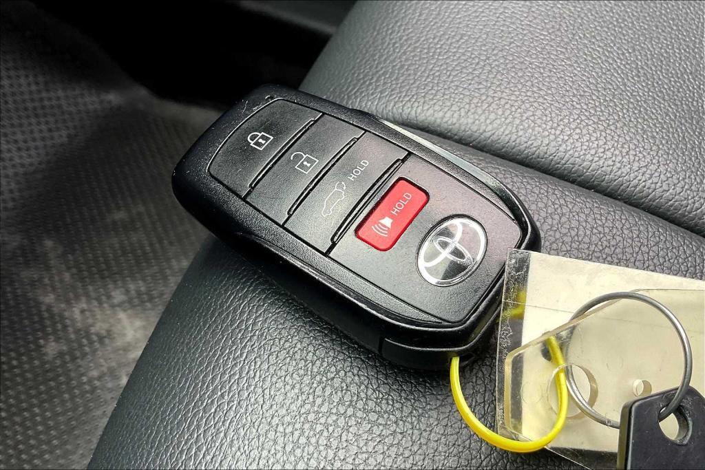used 2024 Toyota Highlander Hybrid car, priced at $42,999