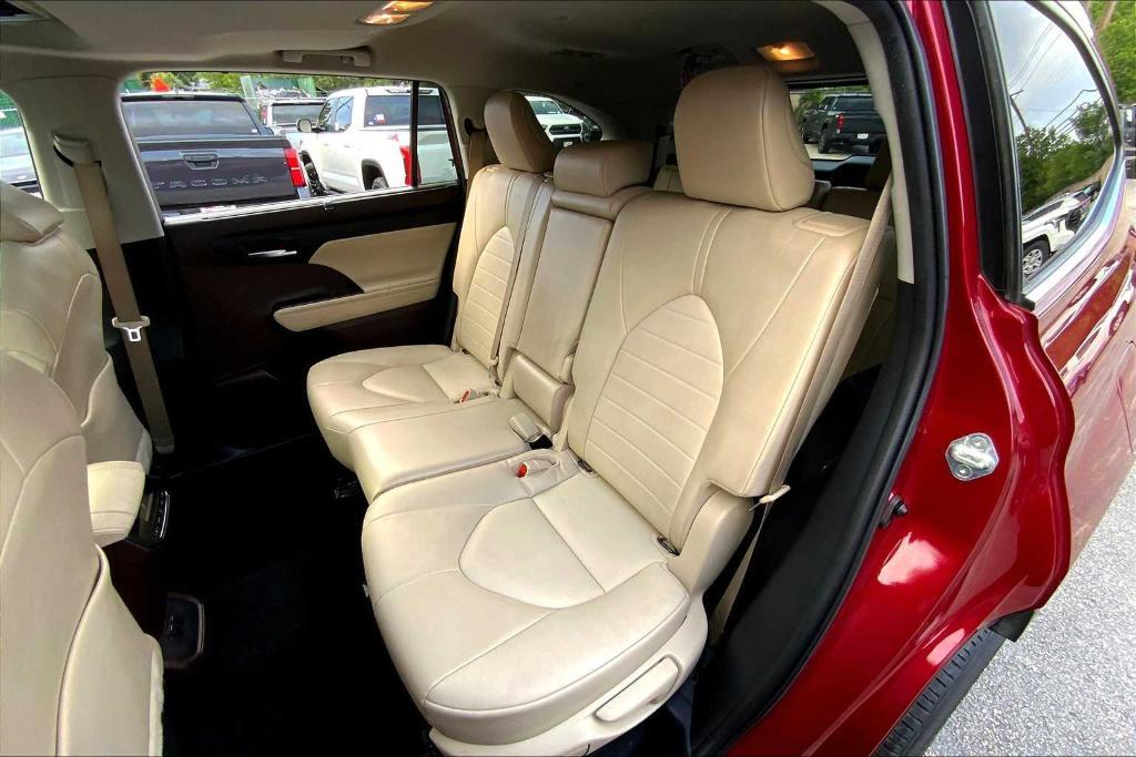 used 2022 Toyota Highlander car, priced at $36,927