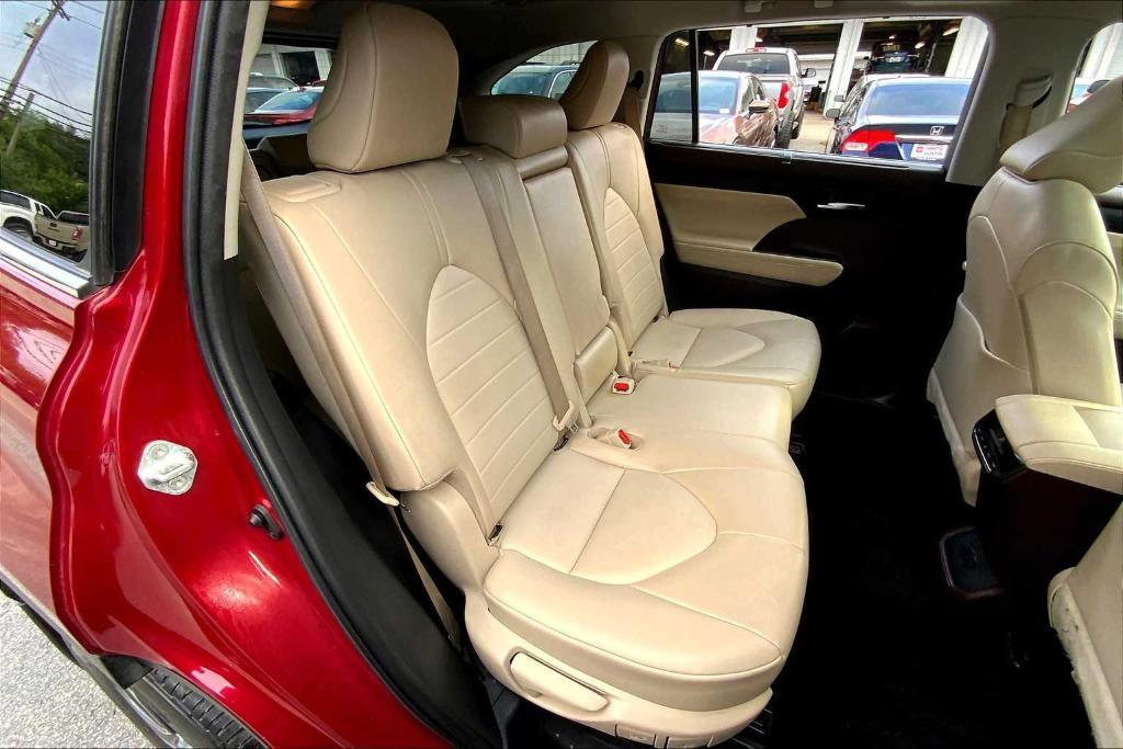 used 2022 Toyota Highlander car, priced at $36,927