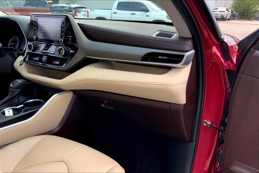 used 2022 Toyota Highlander car, priced at $36,927