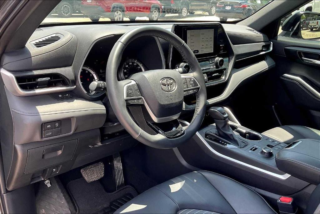 used 2024 Toyota Highlander car, priced at $42,899