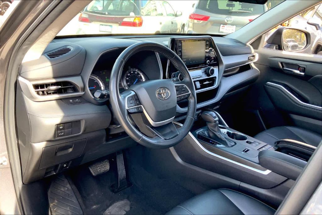 used 2022 Toyota Highlander Hybrid car, priced at $35,333