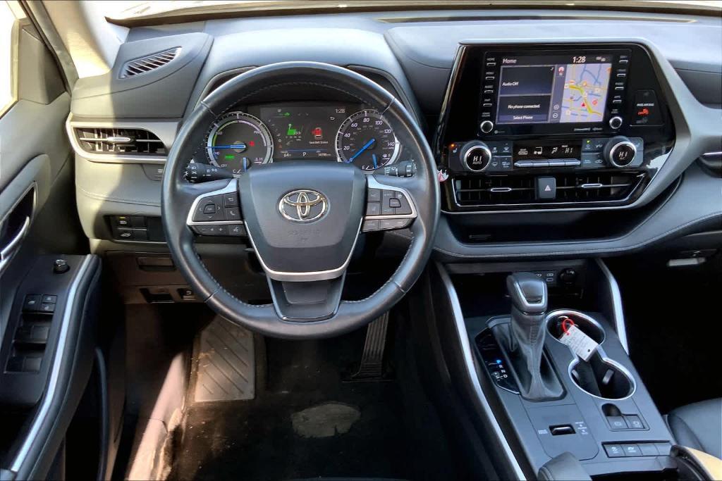 used 2022 Toyota Highlander Hybrid car, priced at $35,333