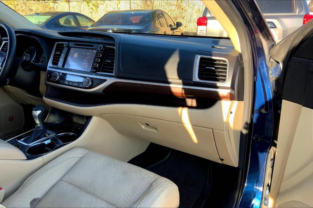 used 2015 Toyota Highlander car, priced at $16,888