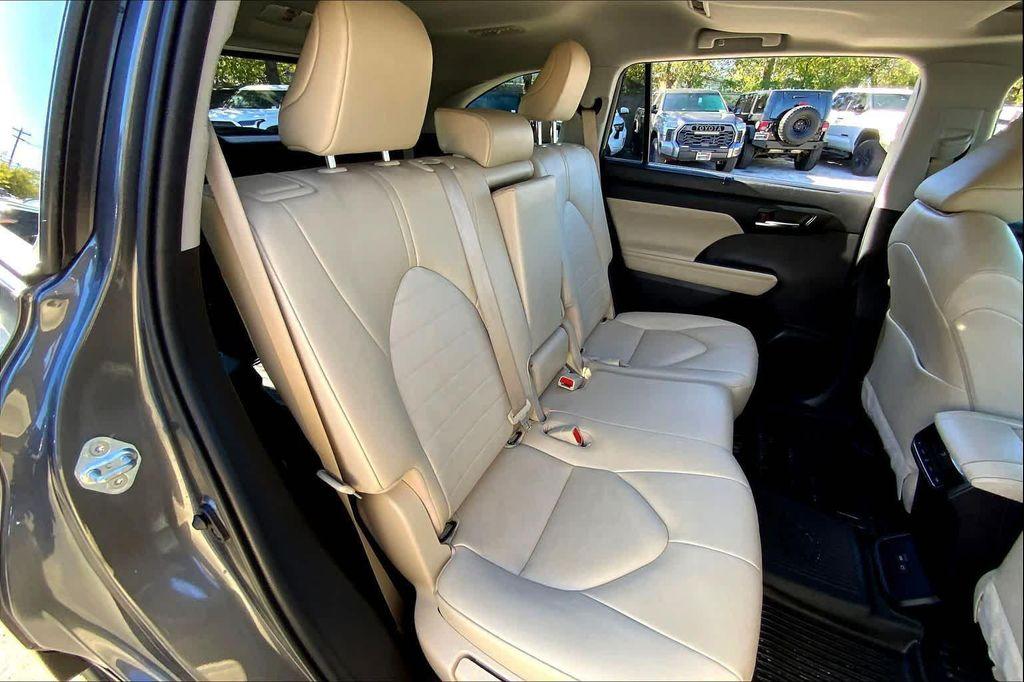 used 2023 Toyota Highlander car, priced at $36,956
