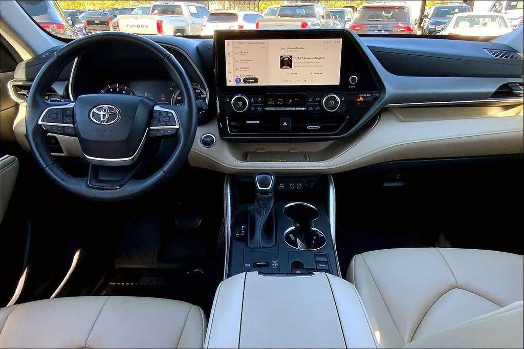 used 2023 Toyota Highlander car, priced at $36,956