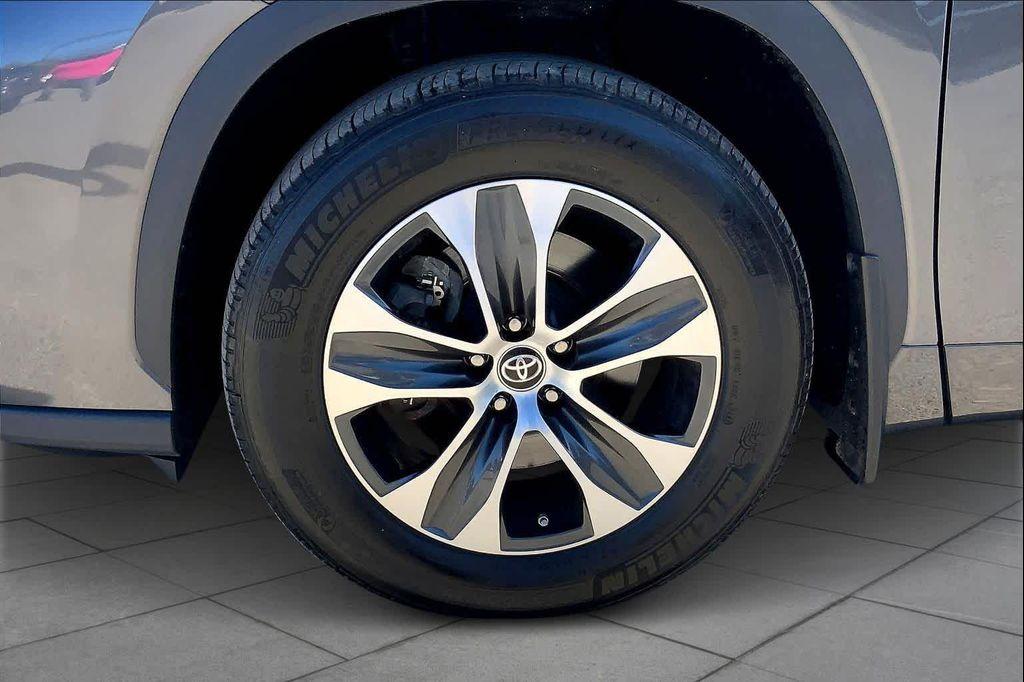 used 2023 Toyota Highlander car, priced at $36,956