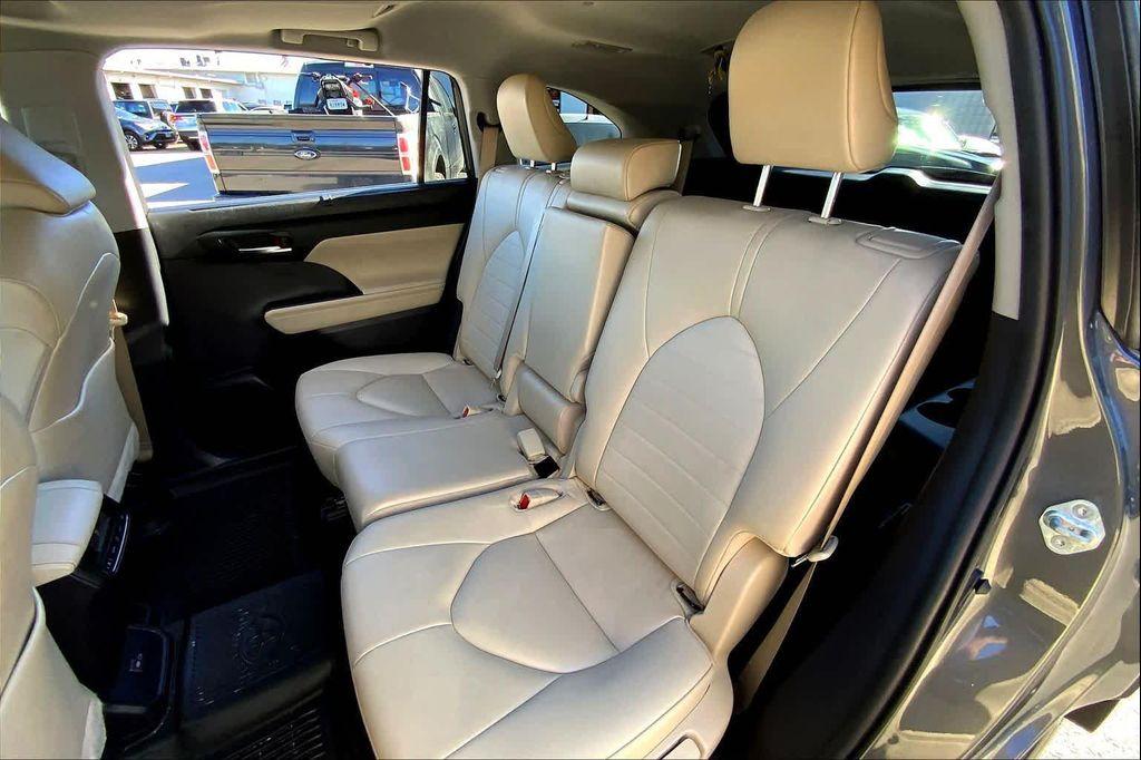 used 2023 Toyota Highlander car, priced at $36,956