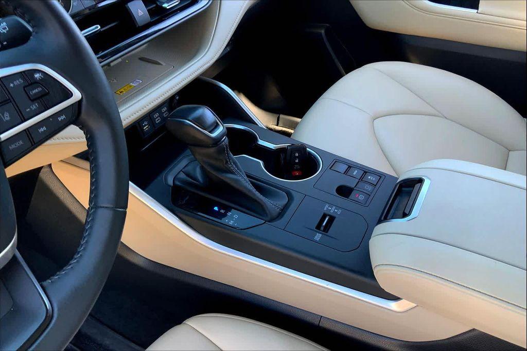 used 2023 Toyota Highlander car, priced at $36,956