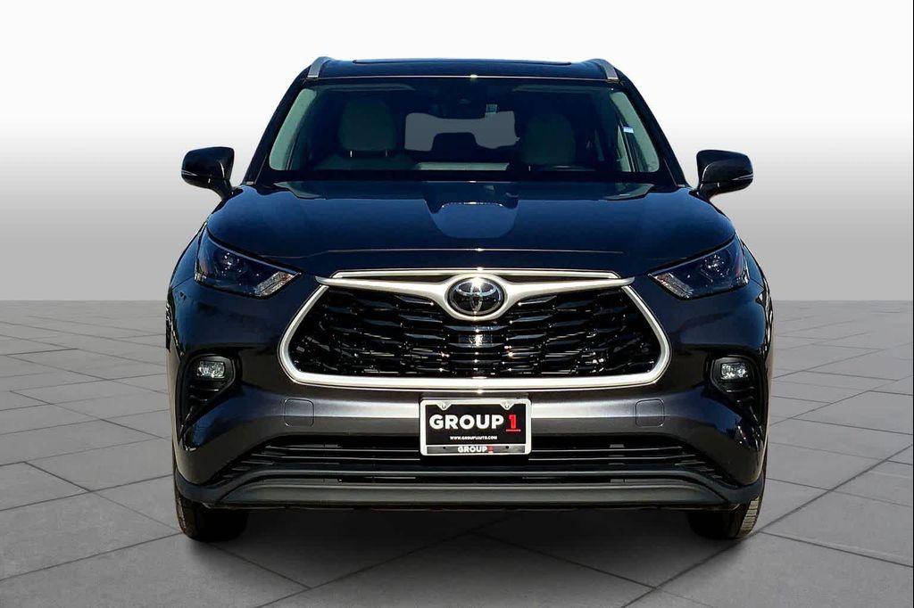 used 2023 Toyota Highlander car, priced at $36,956