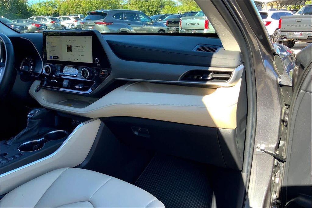 used 2023 Toyota Highlander car, priced at $36,956