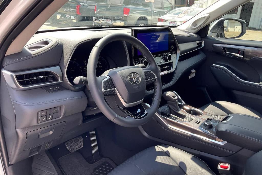 new 2024 Toyota Highlander car, priced at $52,933