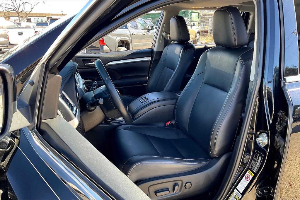 used 2019 Toyota Highlander car, priced at $25,950