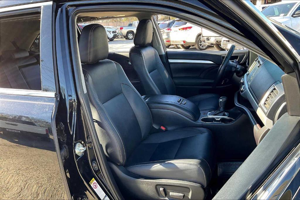 used 2019 Toyota Highlander car, priced at $25,950