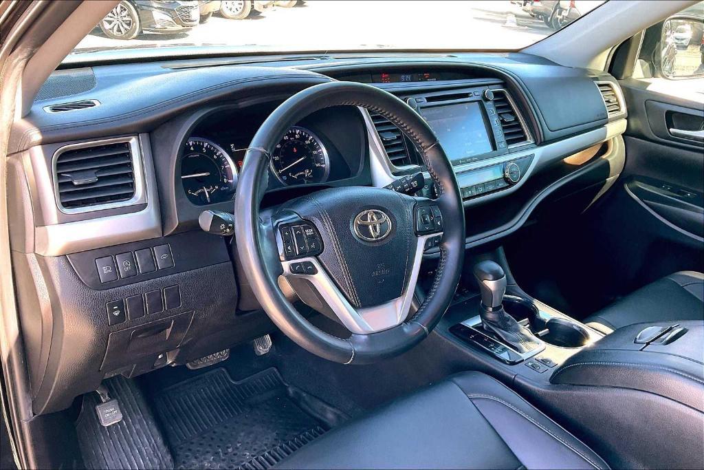 used 2019 Toyota Highlander car, priced at $25,950