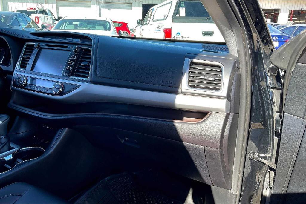 used 2019 Toyota Highlander car, priced at $25,950