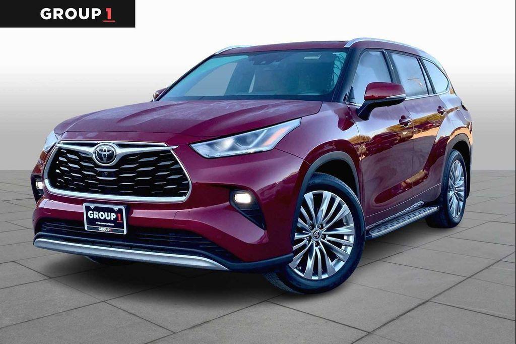 used 2024 Toyota Highlander car, priced at $42,998