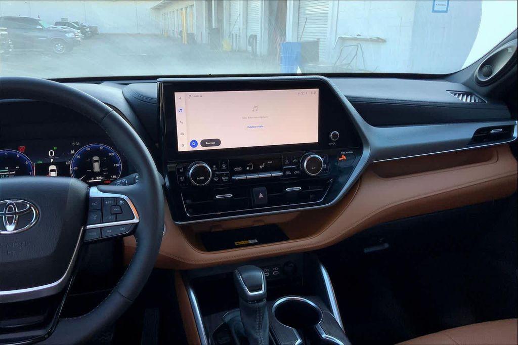 used 2024 Toyota Highlander car, priced at $42,998