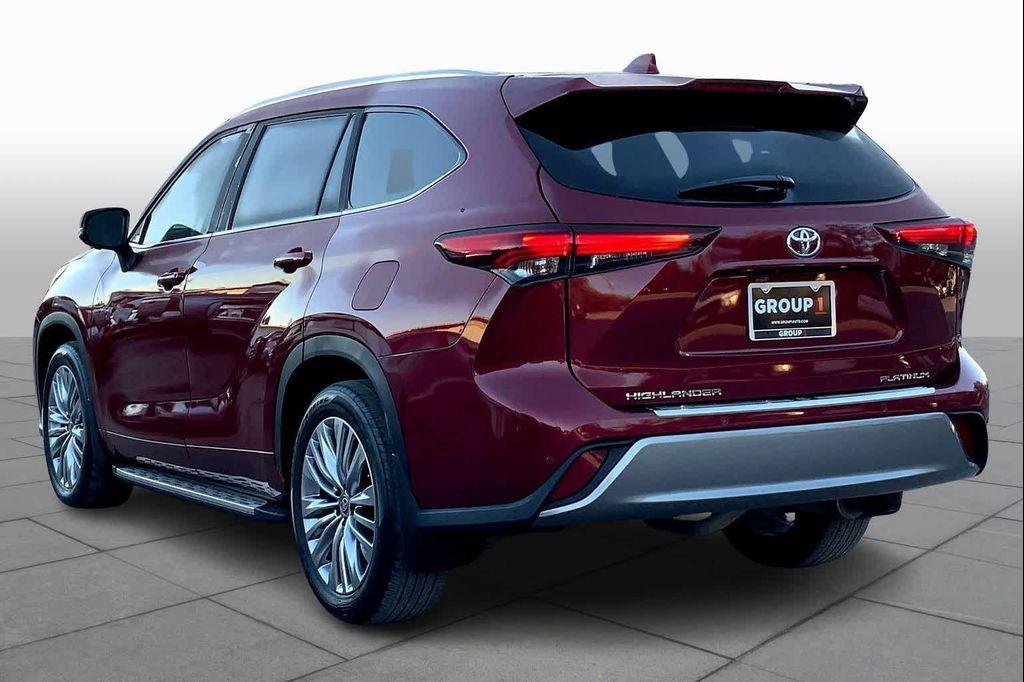 used 2024 Toyota Highlander car, priced at $42,998