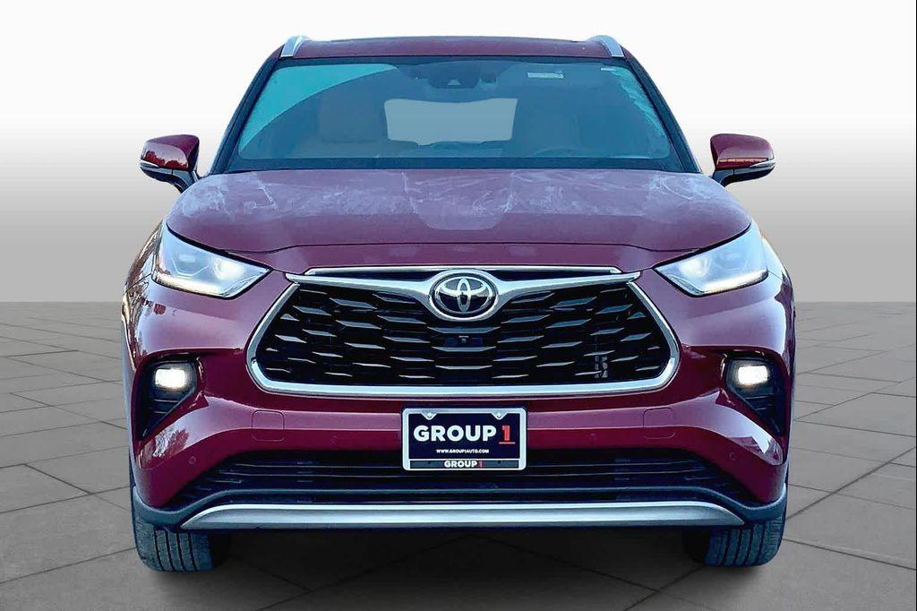 used 2024 Toyota Highlander car, priced at $42,998