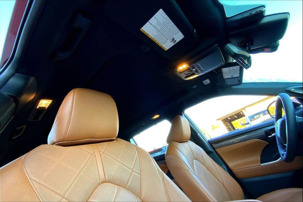 used 2024 Toyota Highlander car, priced at $42,998