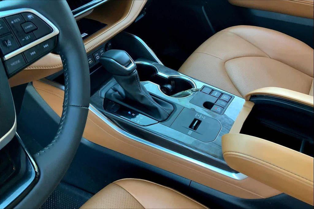 used 2024 Toyota Highlander car, priced at $42,998