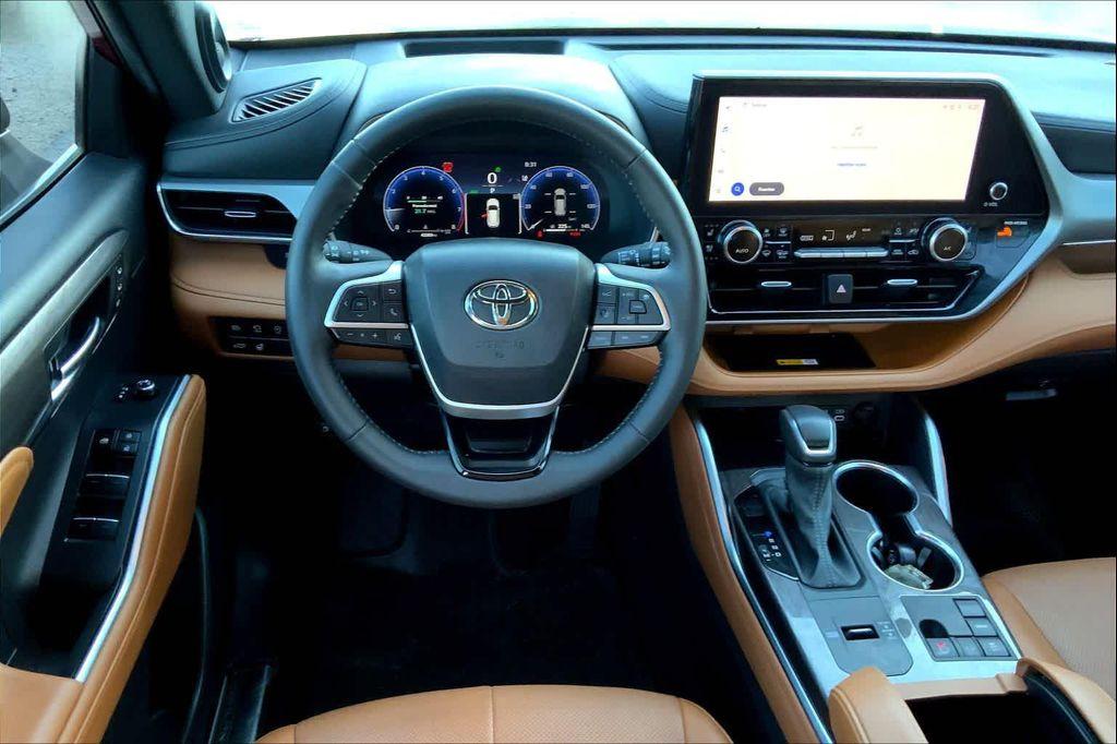 used 2024 Toyota Highlander car, priced at $42,998