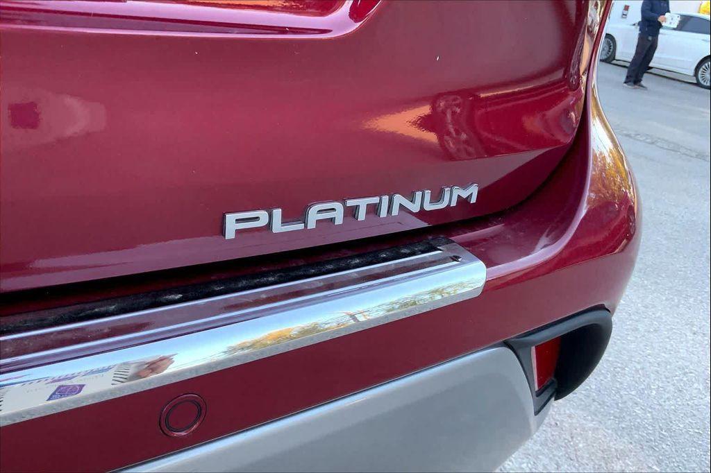 used 2024 Toyota Highlander car, priced at $42,998