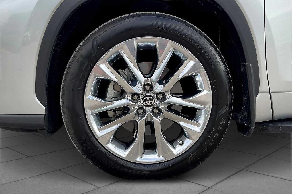used 2020 Toyota Highlander car, priced at $34,399