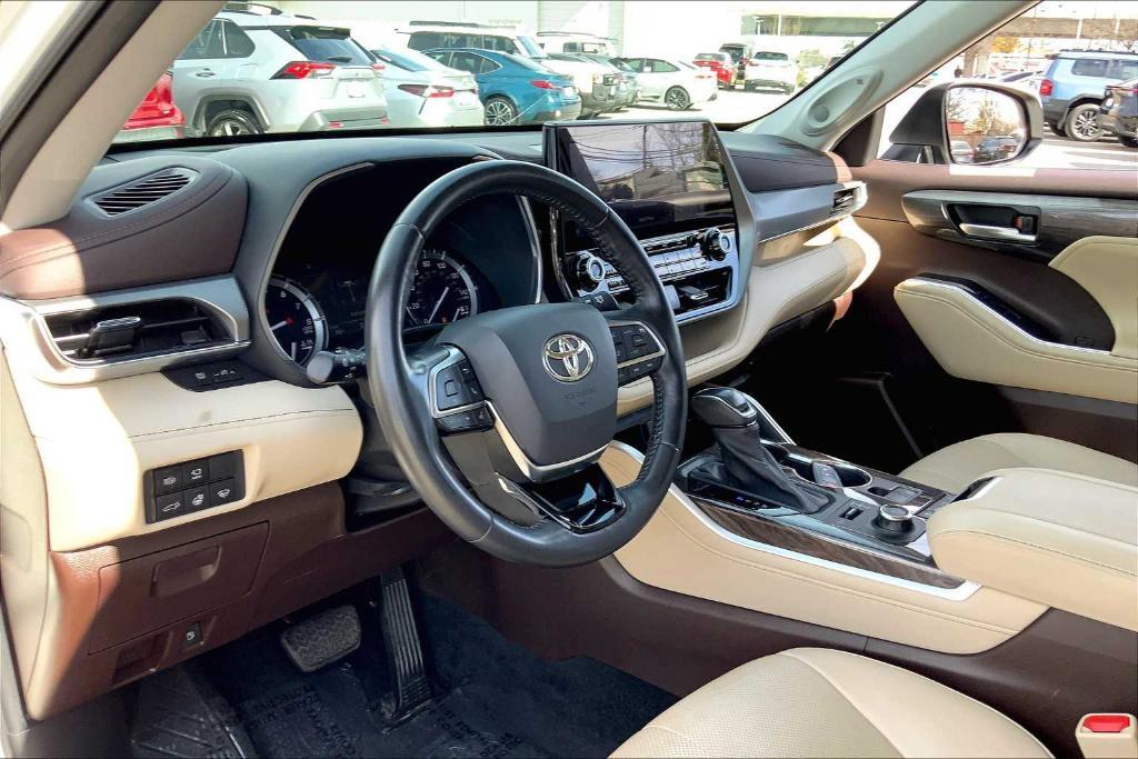 used 2021 Toyota Highlander car, priced at $36,200