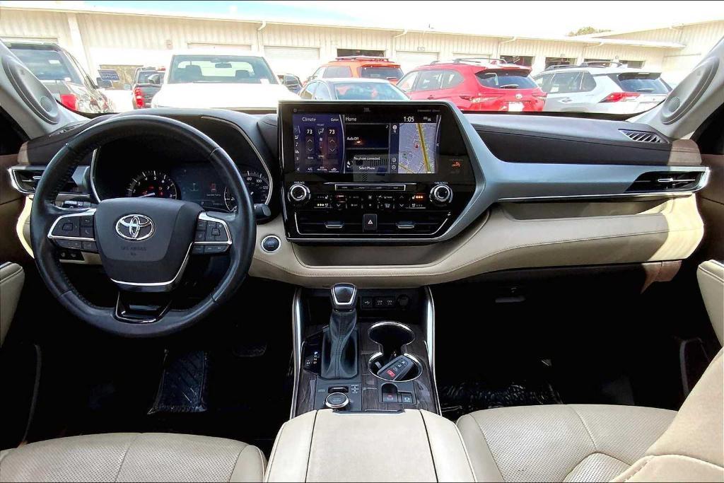 used 2021 Toyota Highlander car, priced at $36,200