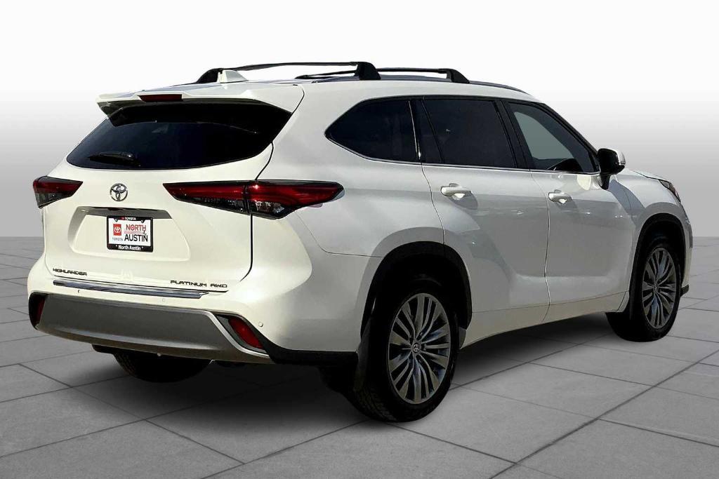 used 2021 Toyota Highlander car, priced at $36,200