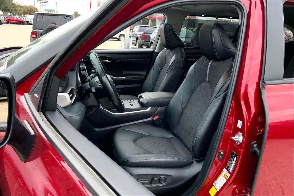 used 2024 Toyota Highlander Hybrid car, priced at $45,998