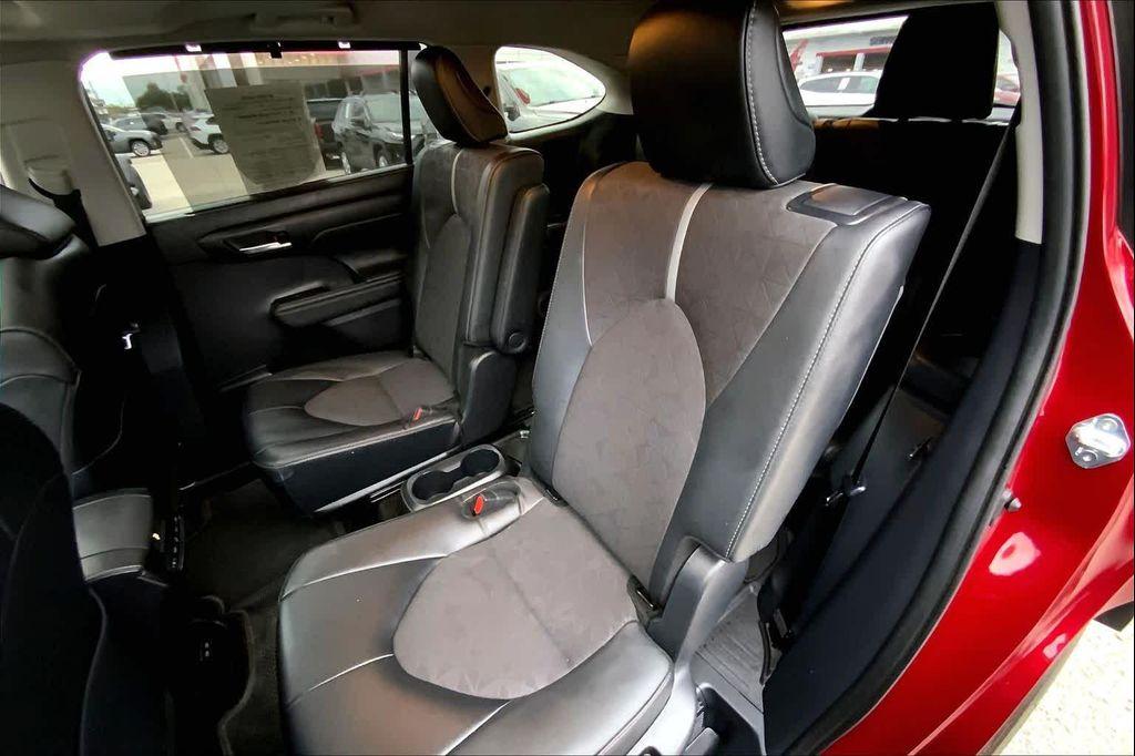 used 2024 Toyota Highlander Hybrid car, priced at $45,998