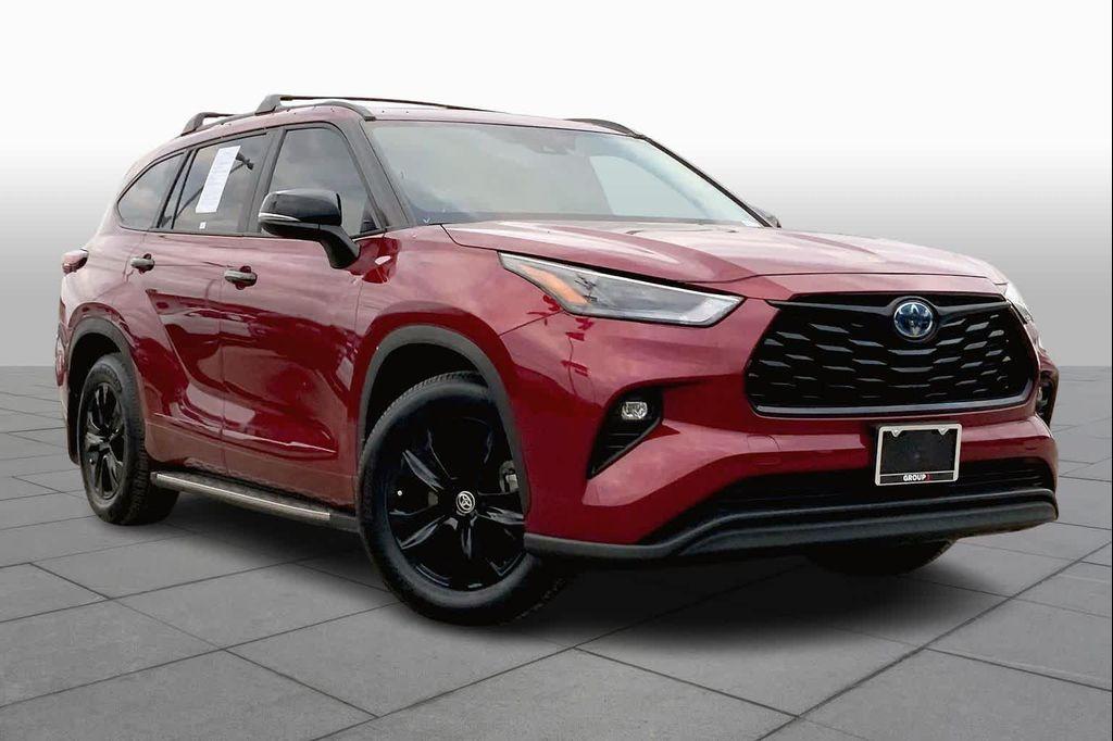 used 2024 Toyota Highlander Hybrid car, priced at $45,998