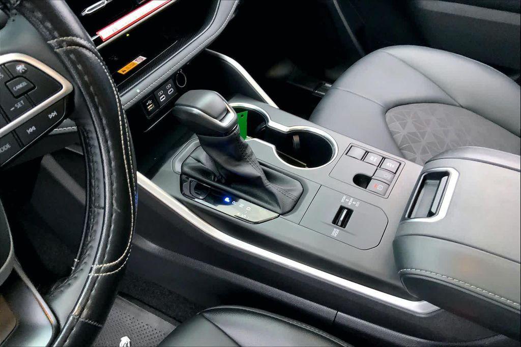 used 2024 Toyota Highlander Hybrid car, priced at $45,998
