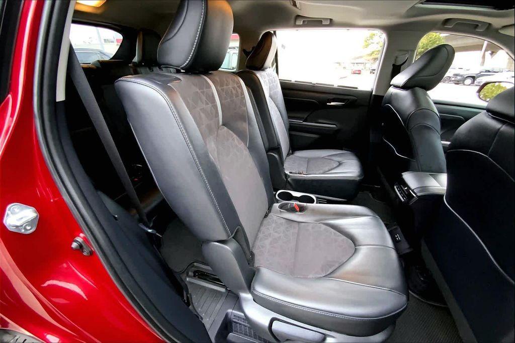 used 2024 Toyota Highlander Hybrid car, priced at $45,998