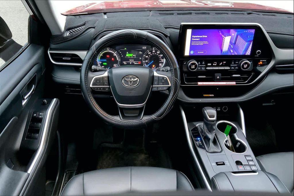 used 2024 Toyota Highlander Hybrid car, priced at $45,998
