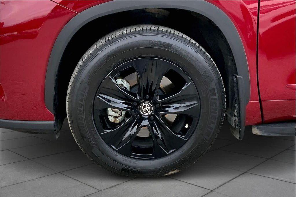 used 2024 Toyota Highlander Hybrid car, priced at $45,998