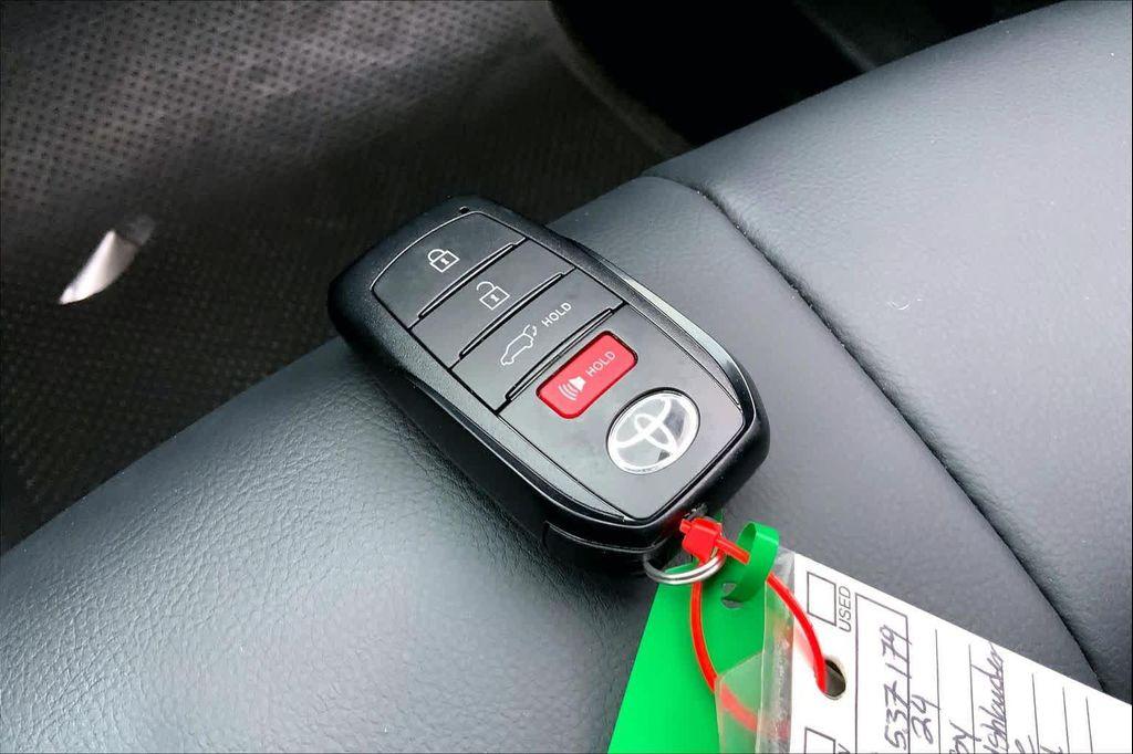 used 2024 Toyota Highlander Hybrid car, priced at $45,998