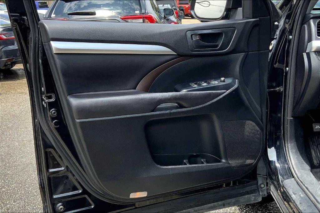used 2016 Toyota Highlander car, priced at $18,981