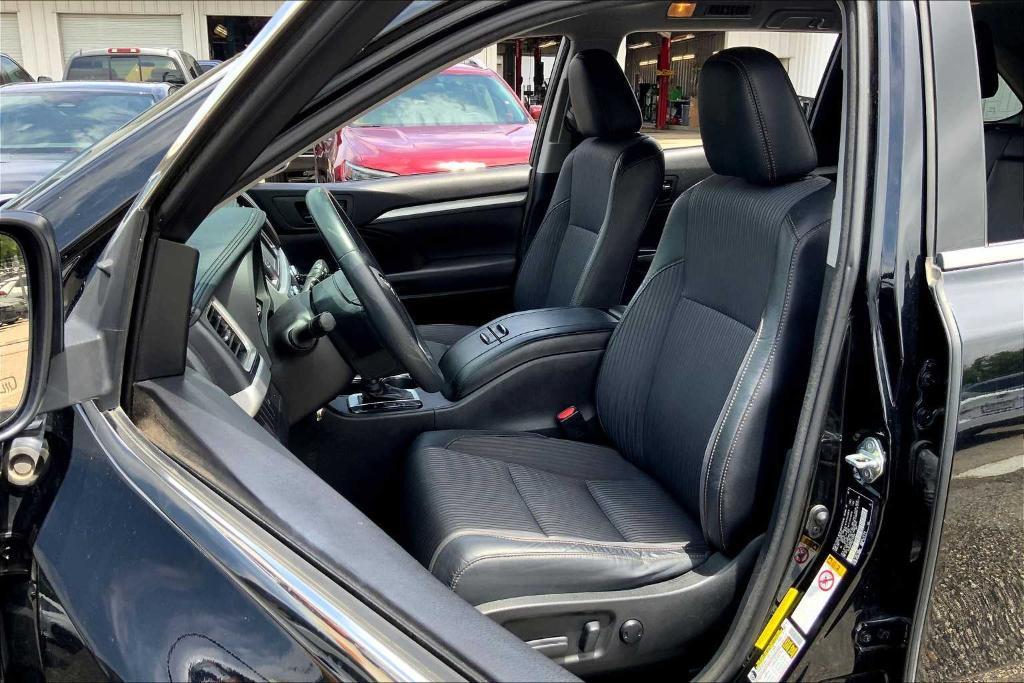 used 2016 Toyota Highlander car, priced at $18,981