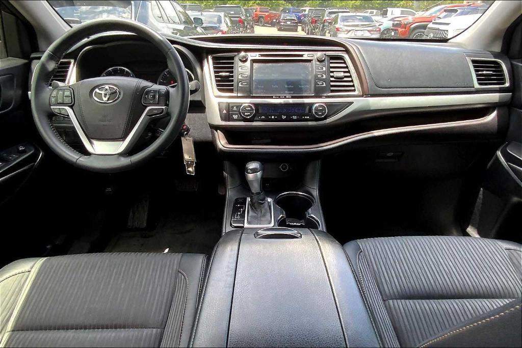 used 2016 Toyota Highlander car, priced at $18,981