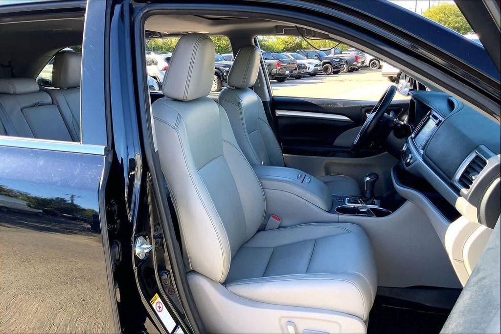 used 2017 Toyota Highlander Hybrid car, priced at $20,889