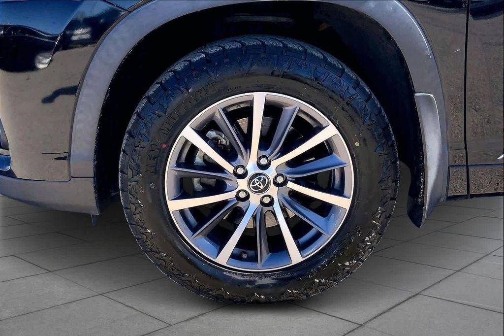 used 2017 Toyota Highlander Hybrid car, priced at $20,889