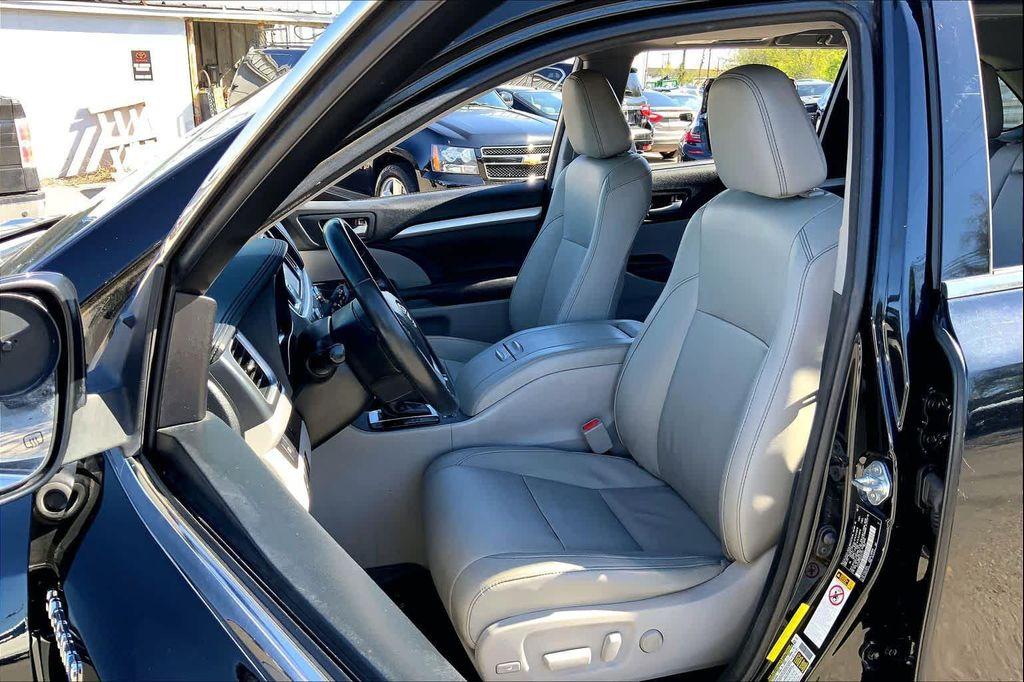 used 2017 Toyota Highlander Hybrid car, priced at $20,889