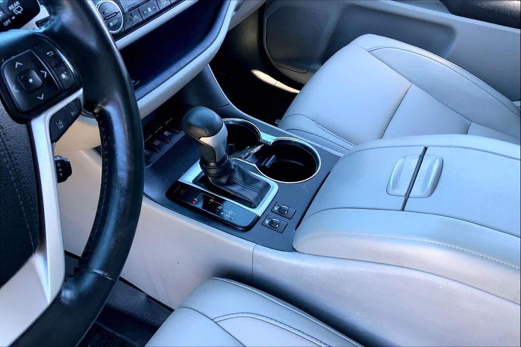 used 2017 Toyota Highlander Hybrid car, priced at $20,889