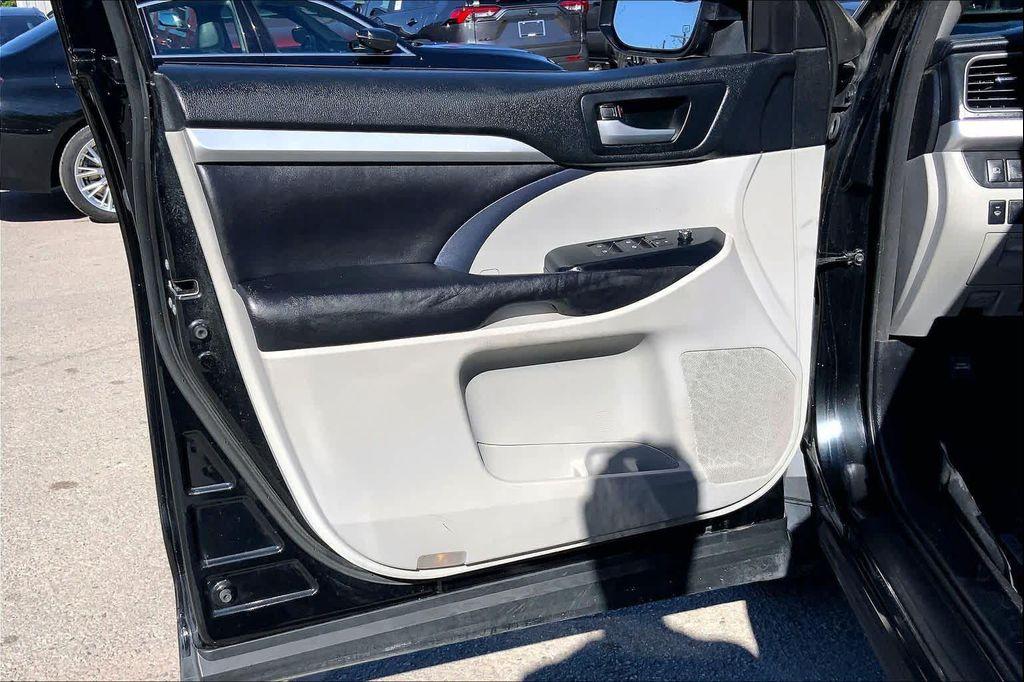 used 2017 Toyota Highlander Hybrid car, priced at $20,889